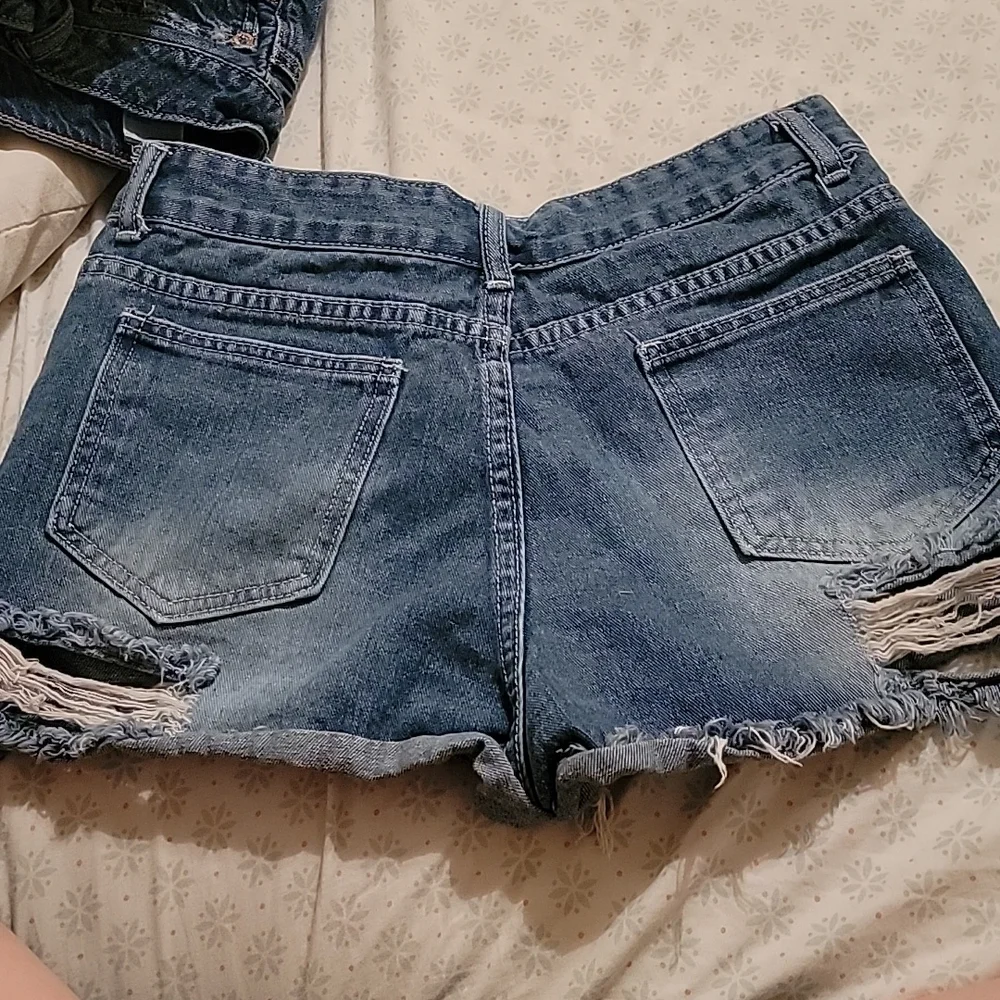 Shorts - Picture 2 of 2